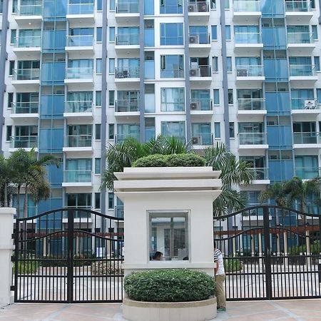 De Luxe 7Qrs Apartment Manila Exterior photo