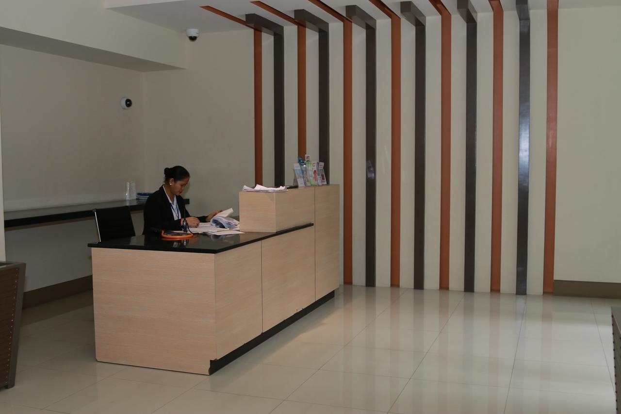 De Luxe 7Qrs Apartment Manila Exterior photo